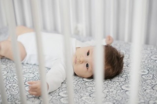 SLEEPEE Prześcieradło do łóżeczka We care Grey 140 x 70
