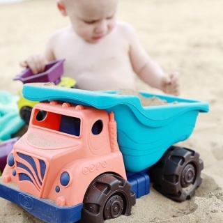 B.toys Sand Truck – ciężarówka z akcesoriami do piasku