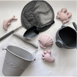 FUNKIT WORLD Silikonowe Wiaderko Konewka Scrunch - Pudrowy róż FUNKIT WORLD Silikonowe Wiaderko Konewka Scrunch - Pudrowy róż