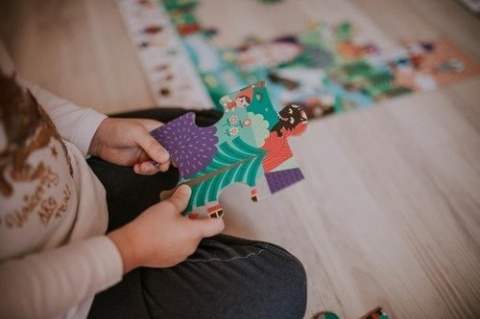 JANOD Puzzle obserwacyjne w walizce Baśnie 24 elementy 3+ JANOD Puzzle obserwacyjne w walizce Baśnie 24 elementy 3+
