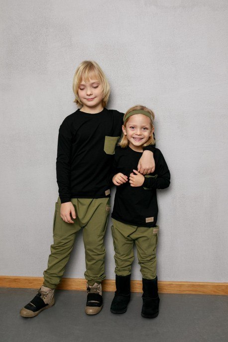 TUSS Spodnie baggy khaki z kieszeniami TUSS Spodnie baggy khaki z kieszeniami