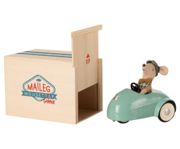 MAILEG Mouse car w. garage - Blue, Myszka w niebieskim samochodzie, garaż