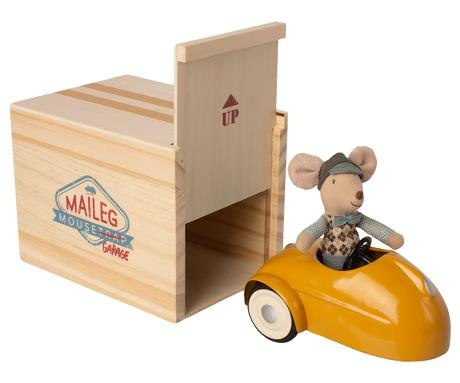 Myszka w żółtym samochodzie, garaż / MAILEG Mouse car w. garage - Yellow, Myszka w żółtym samochodzie, garaż / MAILEG Mouse car w. garage - Yellow,