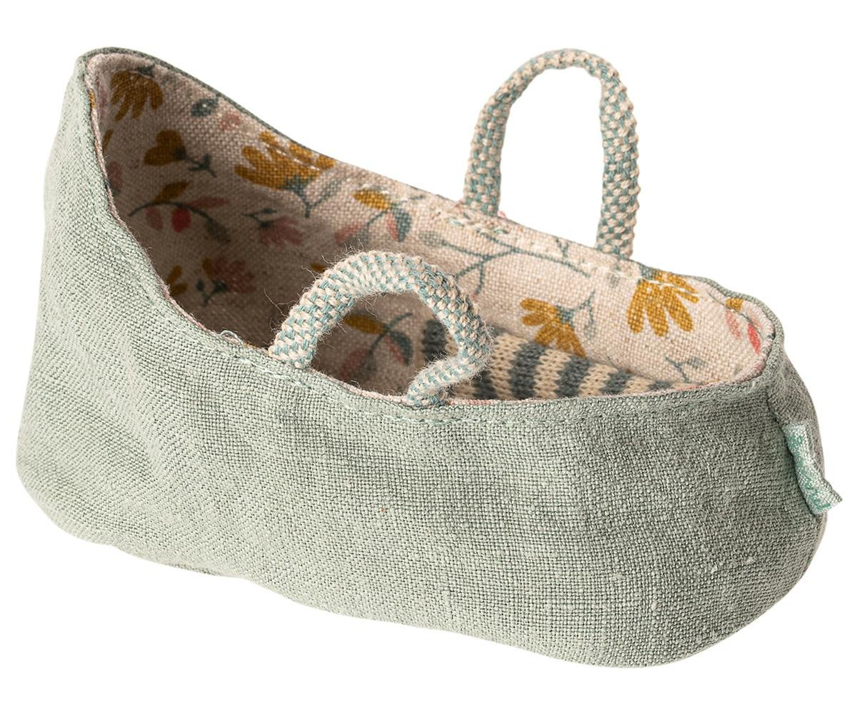 manustore.pl Maileg Nosidełko Carry cot, My, Dusty Green manustore.pl Maileg Nosidełko Carry cot, My, Dusty Green