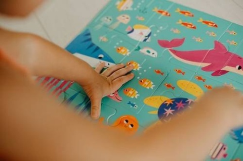 Mudpuppy Puzzle z okienkami Przyjęcie w oceanie 12 elementów 2+