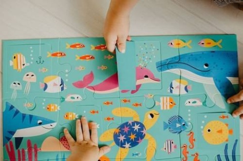 Mudpuppy Puzzle z okienkami Przyjęcie w oceanie 12 elementów 2+
