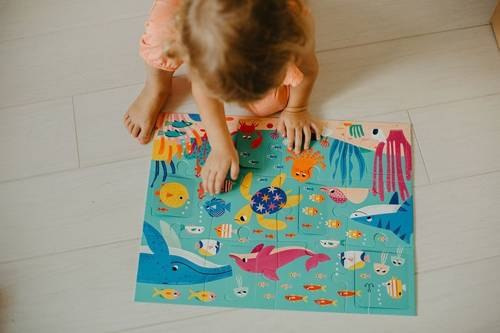Mudpuppy Puzzle z okienkami Przyjęcie w oceanie 12 elementów 2+ Mudpuppy Puzzle z okienkami Przyjęcie w oceanie 12 elementów 2+