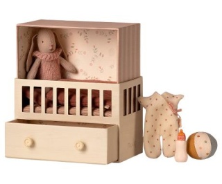 MAILEG Baby room w. Micro bunny, Micro króliczek w łóżeczku