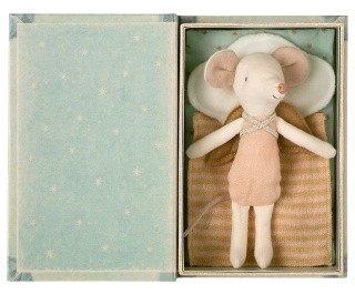 MAILEG Myszka Starsza Siostra Aniołek w pudełku książce - Angel Stories, Big sister mouse in book