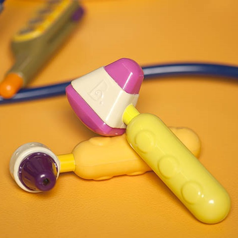 B.Toys Wee MD – walizeczka z zestawem akcesoriów lekarskich B.Toys Wee MD – walizeczka z zestawem akcesoriów lekarskich