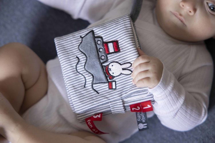 manustore.pl Tiamo Miffy Fun at Sea Książeczka aktywizująca manustore.pl Tiamo Miffy Fun at Sea Książeczka aktywizująca