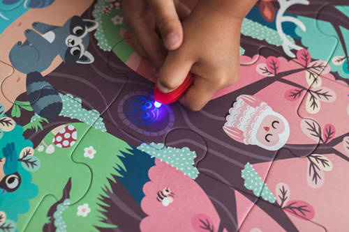 JANOD Świecące puzzle z mini-lampką UV Las 24 elementy 3+ JANOD Świecące puzzle z mini-lampką UV Las 24 elementy 3+