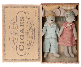 MAILEG Mama i tata w pudełku po cygarach, Mum and dad mice in cigarbox