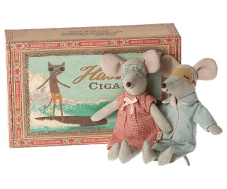 MAILEG Mama i tata w pudełku po cygarach, Mum and dad mice in cigarbox