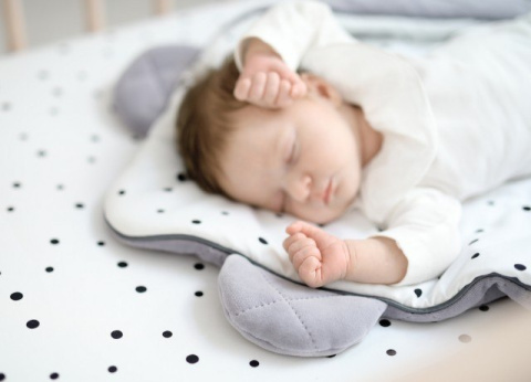 SLEEPEE Rożek niemowlęcy Royal Baby Grey/Pink, różowa kokarda SLEEPEE Rożek niemowlęcy Royal Baby Grey/Pink, różowa kokarda