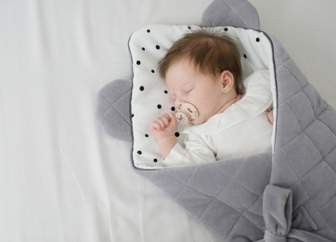 SLEEPEE Rożek niemowlęcy Royal Baby Grey/Pink, różowa kokarda SLEEPEE Rożek niemowlęcy Royal Baby Grey/Pink, różowa kokarda