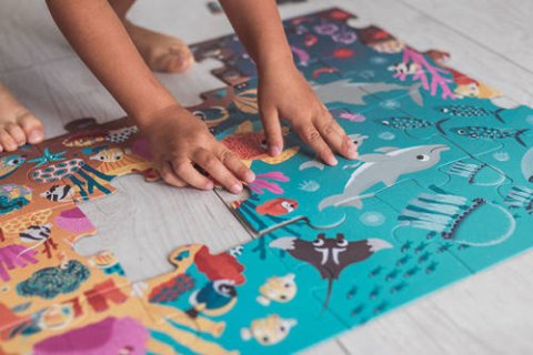 JANOD Świecące puzzle z mini-lampką UV Ocean 24 elementy 3+ JANOD Świecące puzzle z mini-lampką UV Ocean 24 elementy 3+