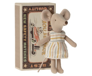 MAILEG Duża siostra w pudełku, Big sister mouse in matchbox