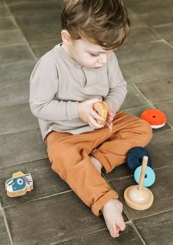 LILLIPUTIENS Drewniana układanka piramida z miękkimi elementami Osiołek Ignace 12 m+ LILLIPUTIENS Drewniana układanka piramida z miękkimi elementami Osiołek Ignace 12 m+
