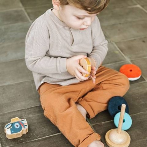 LILLIPUTIENS Drewniana układanka piramida z miękkimi elementami Osiołek Ignace 12 m+ LILLIPUTIENS Drewniana układanka piramida z miękkimi elementami Osiołek Ignace 12 m+