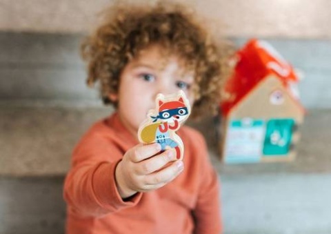 Drewniany domek manipulacyjny z zamkami Lisek Włamywacz Liliputiens