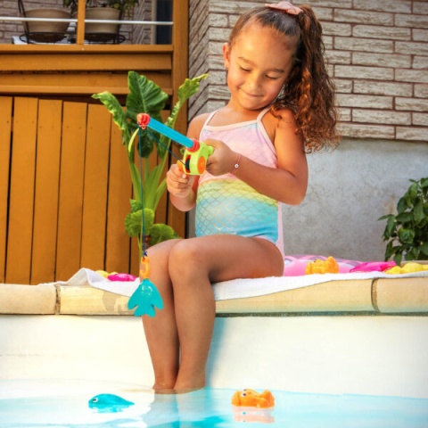 B.Toys Little Fisher’s Kit – zestaw dla małych wędkarzy w praktycznej tubie