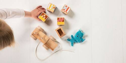 LILLIPUTIENS Drewniany foodtruck z 4 klockami-puzzlami Nosorożec Marius 12 m+ LILLIPUTIENS Drewniany foodtruck z 4 klockami-puzzlami Nosorożec Marius 12 m+