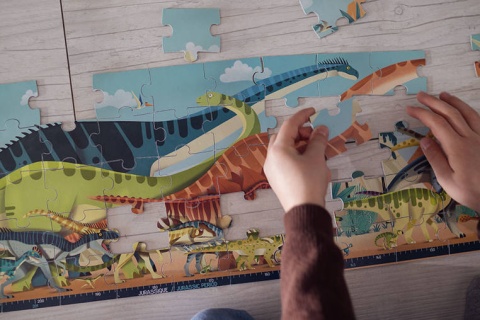 Janod Puzzle panoramiczne w walizce Dinozaury 100 elementów 6+ Made in France