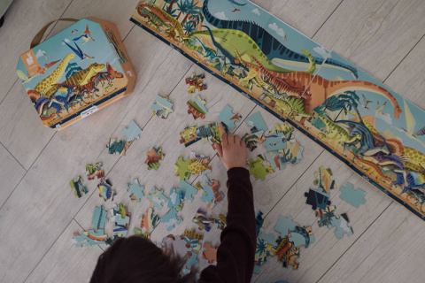 Janod Puzzle panoramiczne w walizce Dinozaury 100 elementów 6+ Made in France