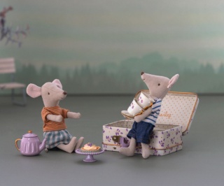 MAILEG Zestaw herbaciano kawowy z ciastem, Afternoon treat, Mouse - Purple madelaine