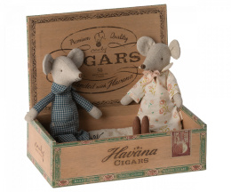 MAILEG Grandma and Grandpa mice in cigarbox, Babcia i dziadek w pudełku po cygarach