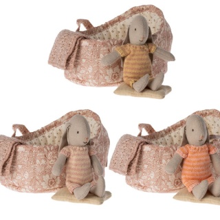MAILEG Króliczek - Bunny in carry cot Pink, Micro, 1 szt