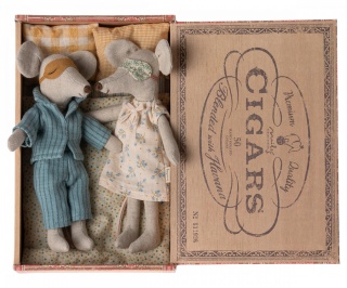 Myszki Maileg Mama i tata w pudełku po cygarach - Mum & Dad mice in cigarbox