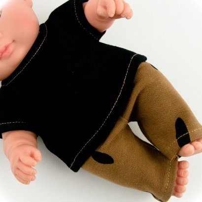 Ubranko dla lalki Miniland Baby 21 cm - komplet bluzka i spodenki