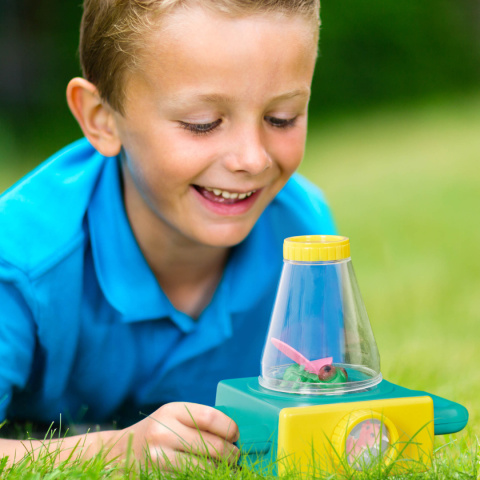 Zestaw małego miłośnika owadów z mikroskopem i naklejkami B.toys Little Explorer Pack Zestaw małego miłośnika owadów z mikroskopem i naklejkami B.toys Little Explorer Pack