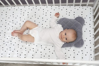 SLEEPEE Prześcieradło do łóżeczka We care Kropki 140 x 70