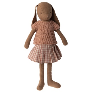 Maileg Króliczek - Bunny size 3, Chocolate brown, Knitted shirt and skirt