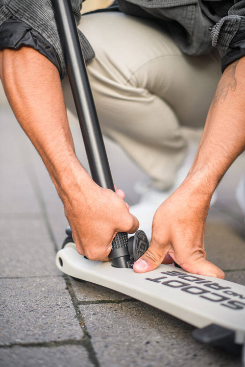 Jeździk i hulajnoga z rączką do prowadzenia ScootandRide Ash Jeździk i hulajnoga z rączką do prowadzenia ScootandRide Ash