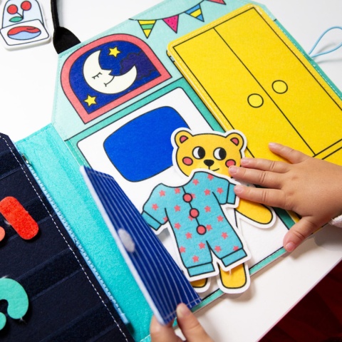 Miękka książeczka aktywizująca - Montessori - Mój dzień - OMY