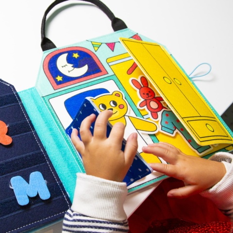 Miękka książeczka aktywizująca - Montessori - Mój dzień - OMY