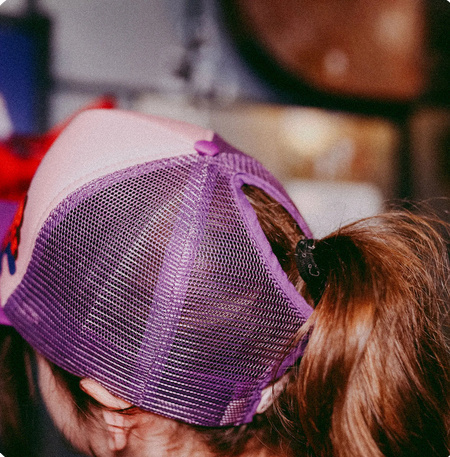 Czapka z daszkiem z otworem na kucyk - Super Me Pink Yupi L - Dashki Czapka z daszkiem z otworem na kucyk - Super Me Pink Yupi L - Dashki