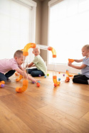 Wiele możliwości zabawy z kulodromem - dmuchawą do piłek Air Toobz marki Fat Brain Toys Wiele możliwości zabawy z kulodromem - dmuchawą do piłek Air Toobz marki Fat Brain Toys