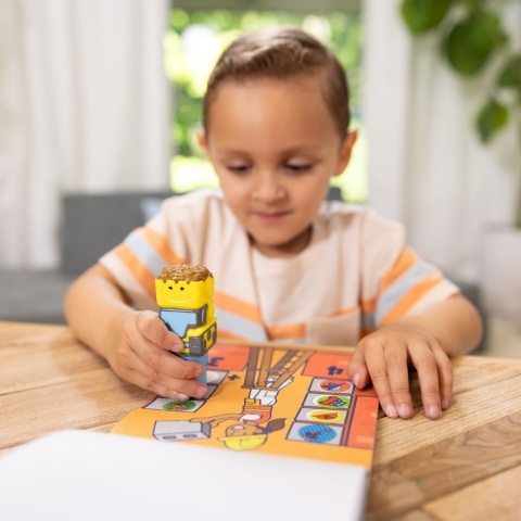 Sticker wow - książeczka i stempelki z naklejkami - buldożer Sticker wow - książeczka i stempelki z naklejkami - buldożer