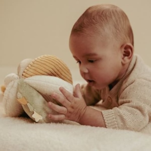 Piłka sensoryczna Little Dutch Newborn Natural z kuleczką