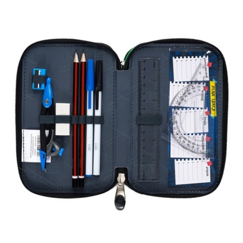 Trzykomorowy piórnik szkolny z wyposażeniem dla gracza St.Right - przybory w środku