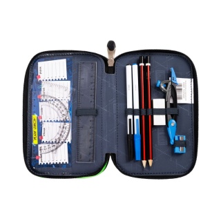 Trzykomorowy piórnik szkolny z wyposażeniem piłka nożna St.Right