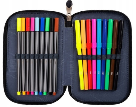 Trzykomorowy piórnik szkolny z wyposażeniem w szachownicę z pieskiem Sleepy Corgi St.Right - pisaki