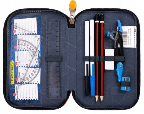 Trzykomorowy piórnik szkolny z wyposażeniem w szachownicę z pieskiem Sleepy Corgi St.Right - przybory