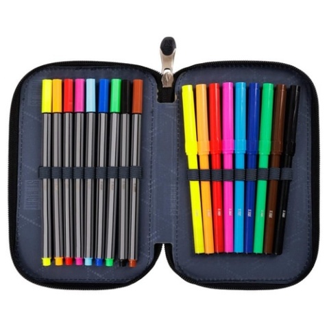 Trzykomorowy piórnik szkolny z wyposażeniem piłka nożna St.Right - pisaki