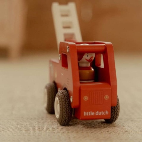 Drewniana Straż Pożarna Little Dutch ze strażakiem-2